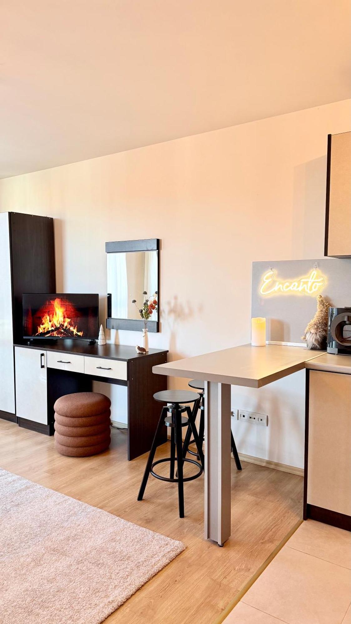 Encanto Cozy With Balcony And Stunning Mountain & Town View Apartment