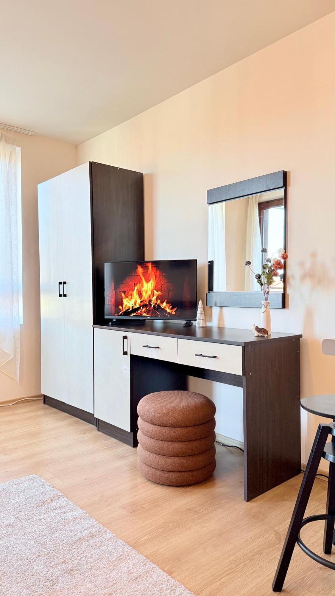 Encanto Cozy With Balcony And Stunning Mountain & Town View Apartment