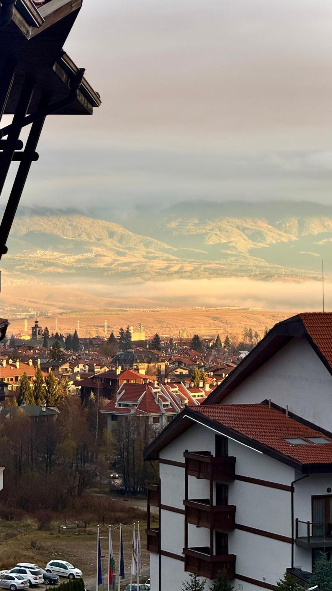 Encanto Cozy With Balcony And Stunning Mountain & Town View Apartment *